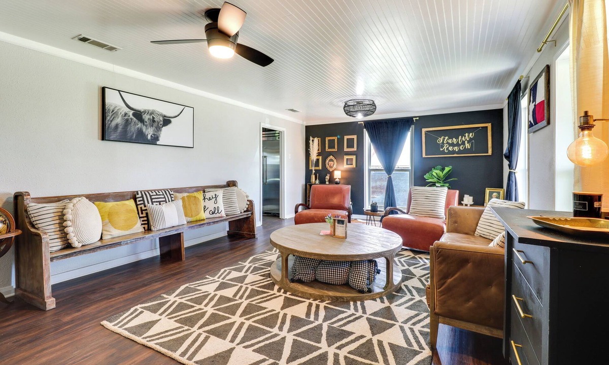 Lorena House | Sweeping Valley Views! 2-Acre Lorena Retreat