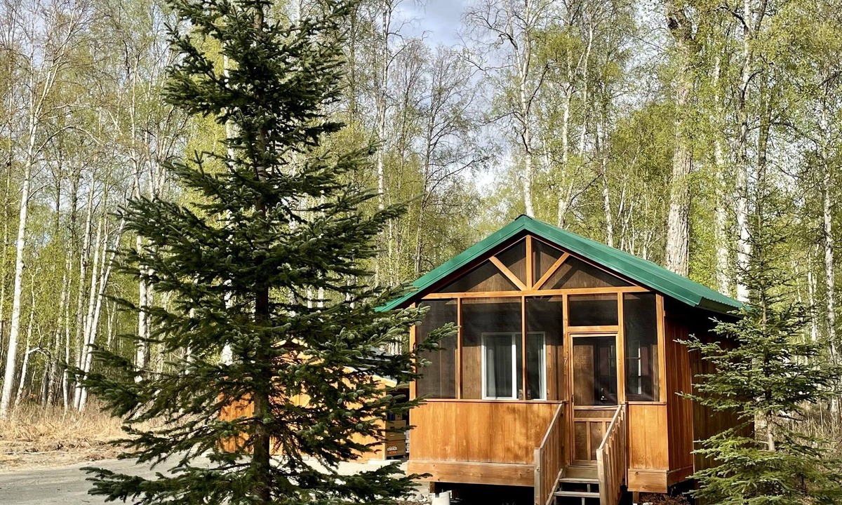Susitna North Cabin | Talkeetna Wilderness Lodge - Studio Cabin 6 - King Bed