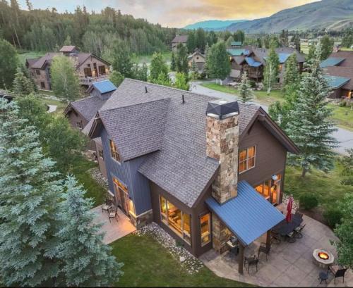 Three Peaks House | TC131 - Talon Circle