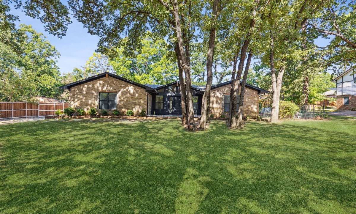 Grapevine House | TCH - Spacious 4bd/2ba in Grapevine with Workspace