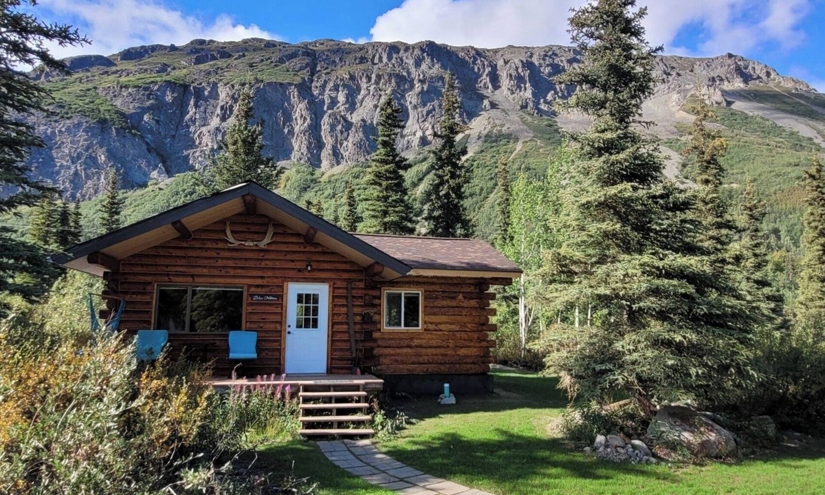 Sutton Cabin | The Blue Moon cabin. Surrounded by 360 degree breathtaking mountain views.