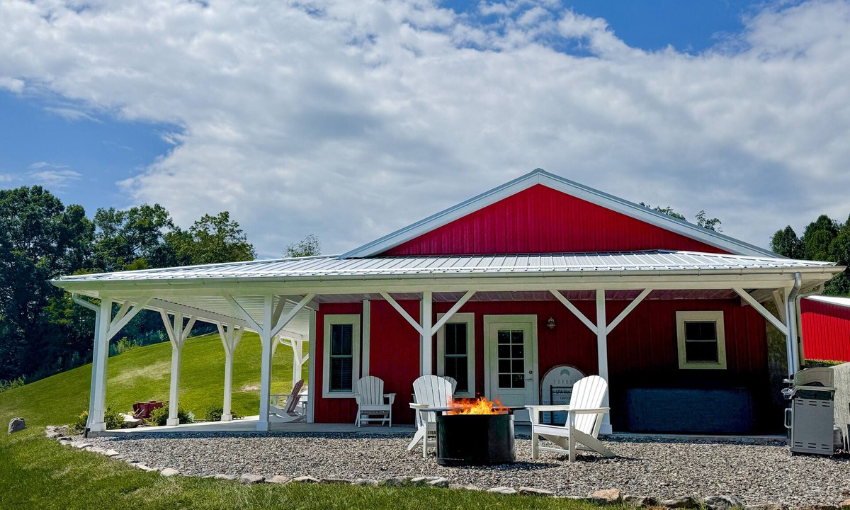 Alexander House | The Double B | Modern Farmhouse | Private Pond, Hot Tub, and Fire Pit