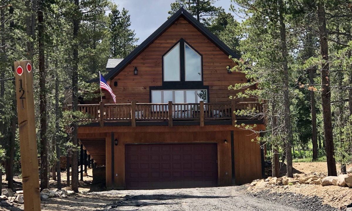 Black Hawk Cabin | The Fabulous BlackHawk Log Cabin Family and Pet - friendly