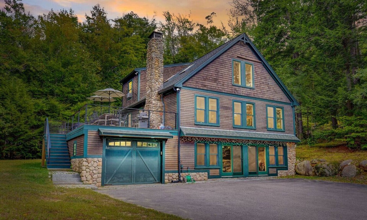 Bartlett House | The Falcon Haus | Relaxing Escape with Hot Tub