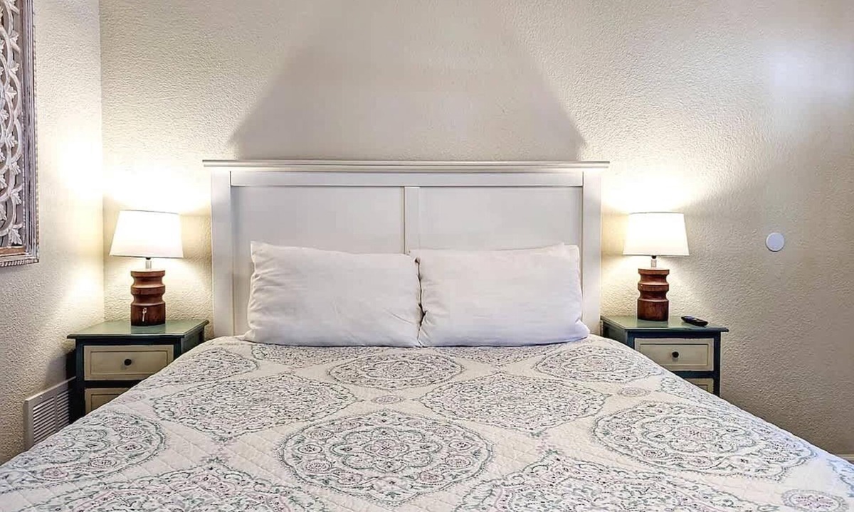 Manitou Springs Historic District Hotel | The Fountain Creek Inn | Veranda Queen | #201