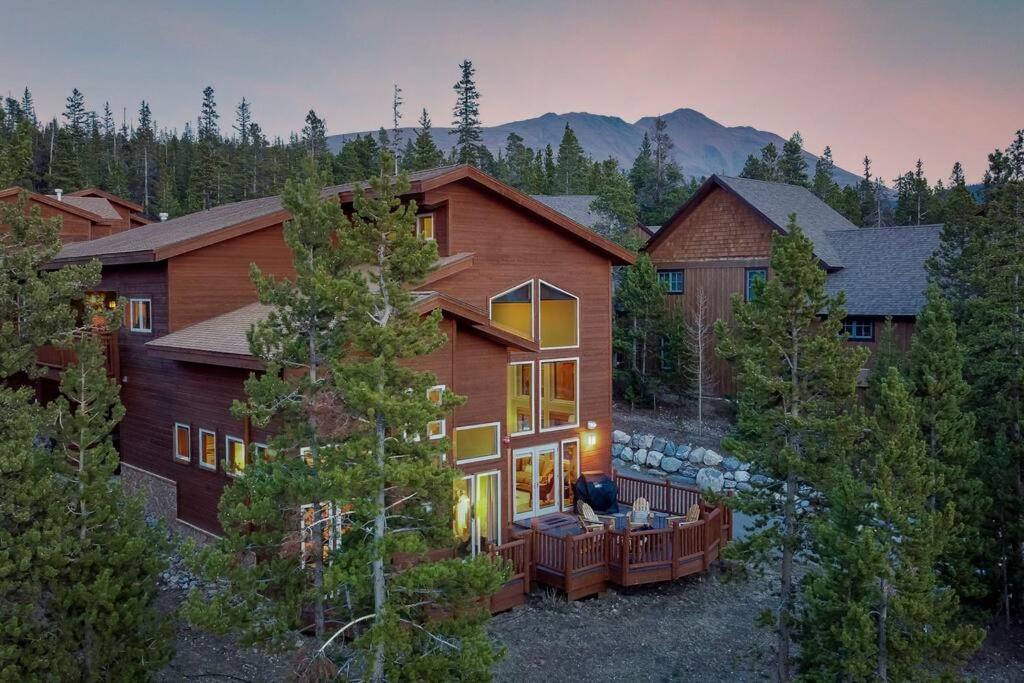 Woodmoor House | The Fox Den: Private Hot Tub & WOW Views of Ten Mile Range! Shuttle Access!
