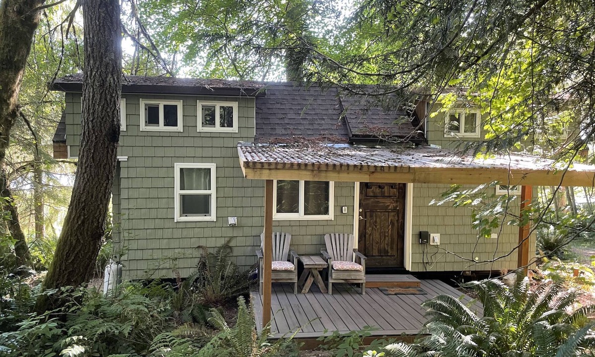 Ashford House | The Hideaway Tiny House in the Woods