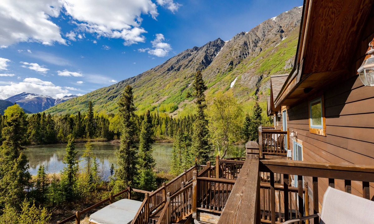 Moose Pass Bed & Breakfast | The Inn at Tern Lake