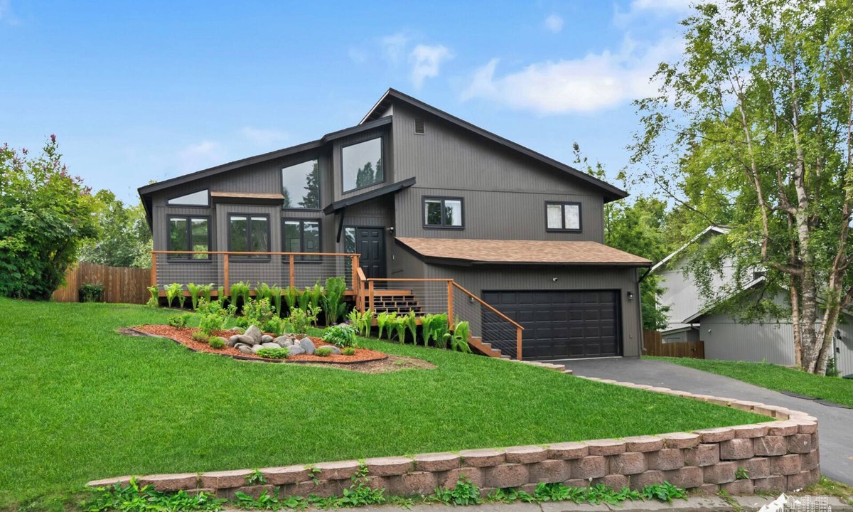 Huffman - O' Malley House | The Light House at Capstan: Illuminate Your Stay in South Anchorage