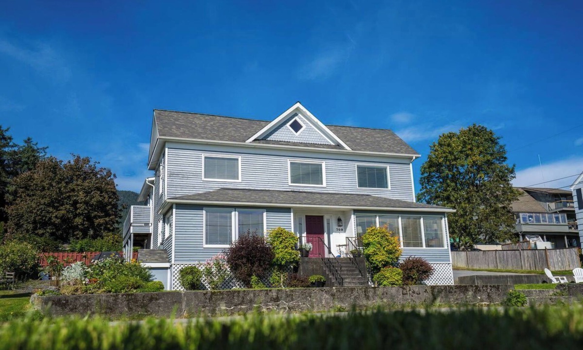 Sitka House | The Lincoln Street House