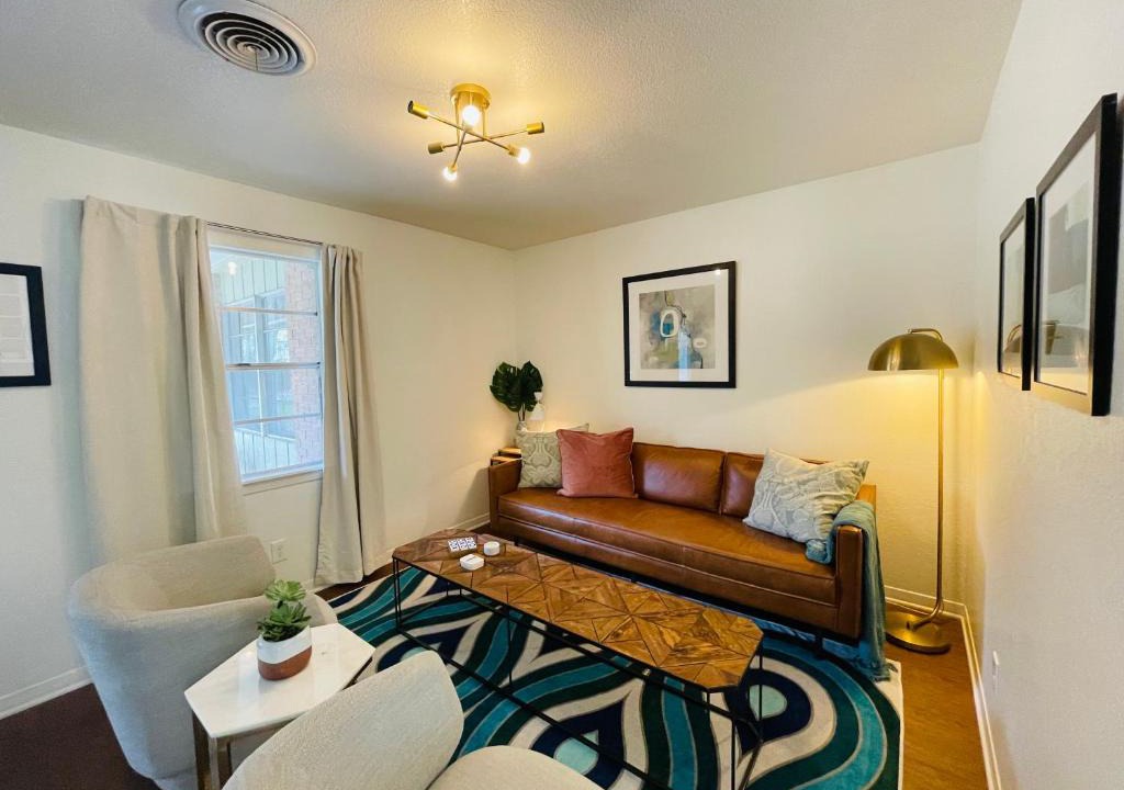 Greater South River City House | The Mariposa Wing B by Lodgewell - Spread your wings here