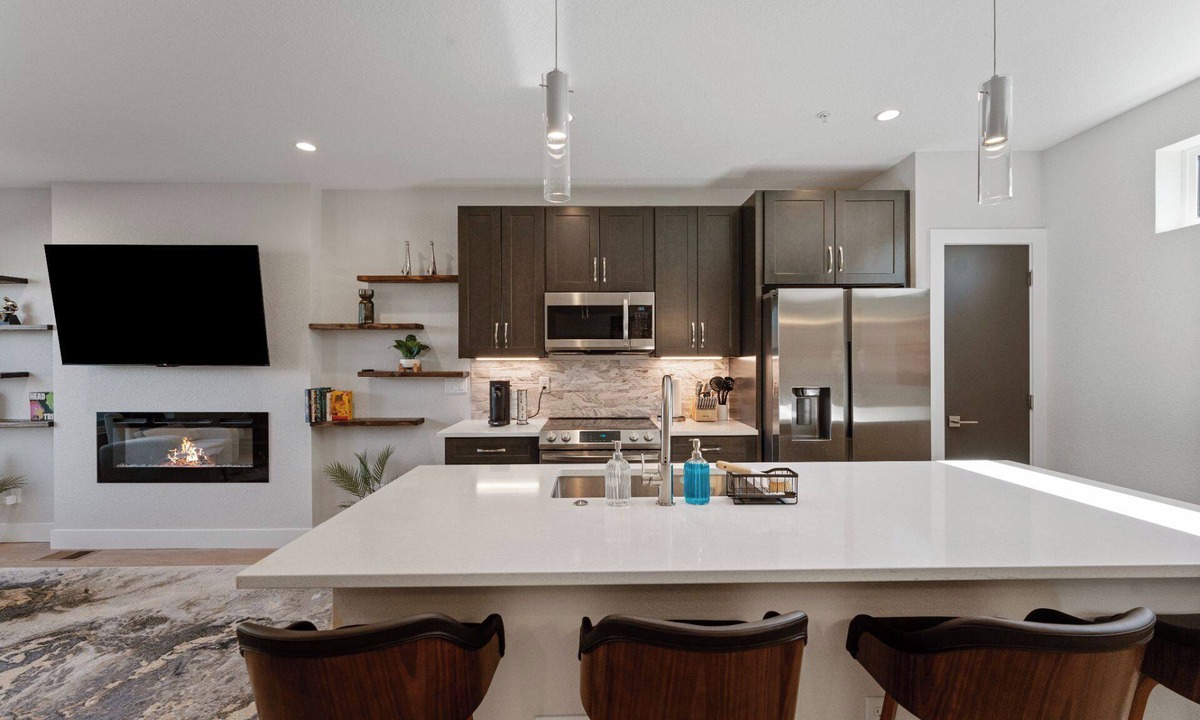Barths House | The Modern Muse Art Home