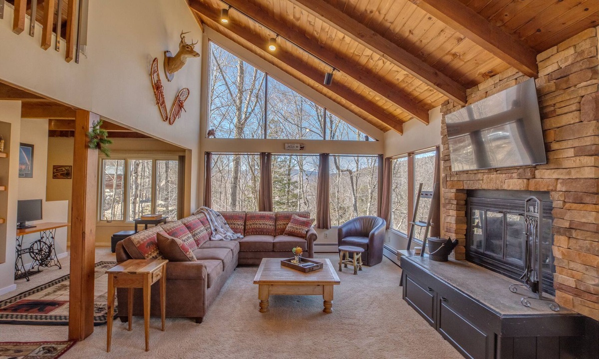 Lincoln House | The Rustic Elk Abode: A Mesmerizing Fall Retreat in White Mountains by the Kanc!