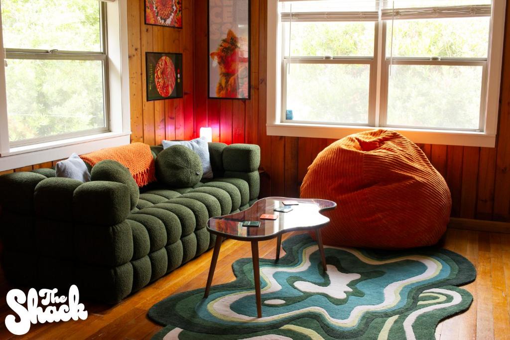 Long Beach House | The Shack at Long Beach - A Psychedelic Getaway