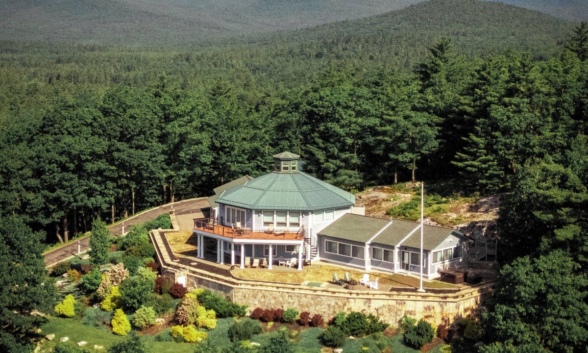 Silver Lake House | The Ultimate Group Escape: Private Mountain w Hot Tub, Pool Table, Massage Chair