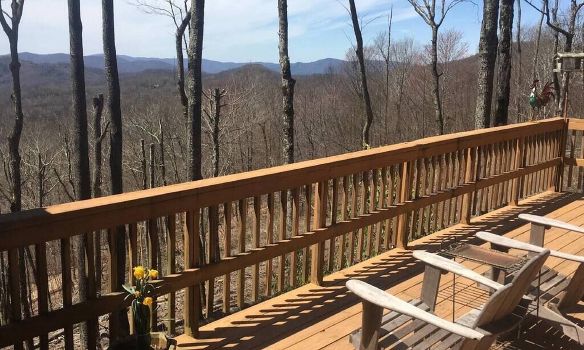 Wolf Laurel Cabin | This cabin is a 2 bedroom(s), 2 bathrooms, located in Mars Hill, NC.