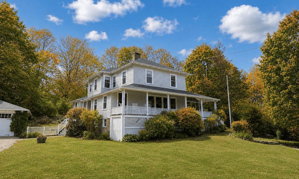 Gloucester House | Tidebend: River views and gracious comfort