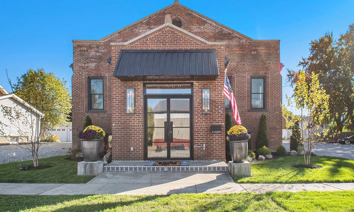 Three Oaks House | Timeless Architecture. 6 bedrooms, 8 bathrooms! Sleeps 16! Heart of Three Oaks!