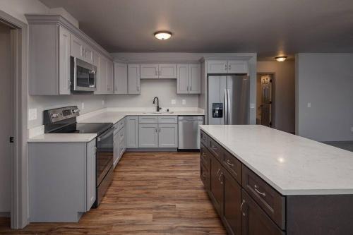 Wasilla Apartment | Top floor lakefront condo with Mountain Views!