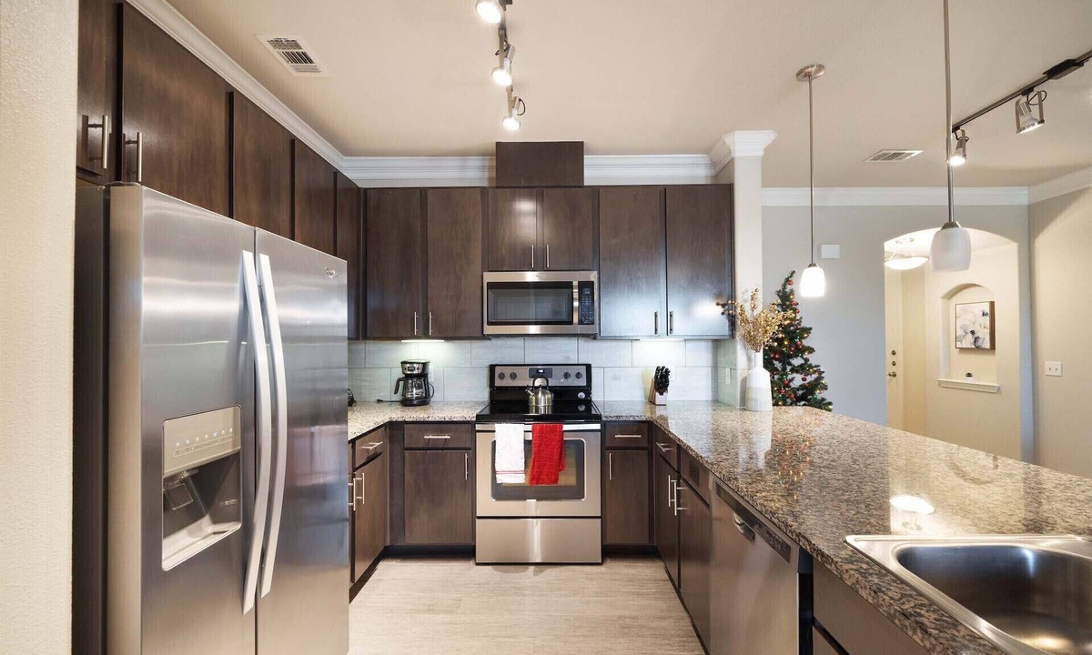McNeil Apartment | Townhome W a pool in North Austin 5418