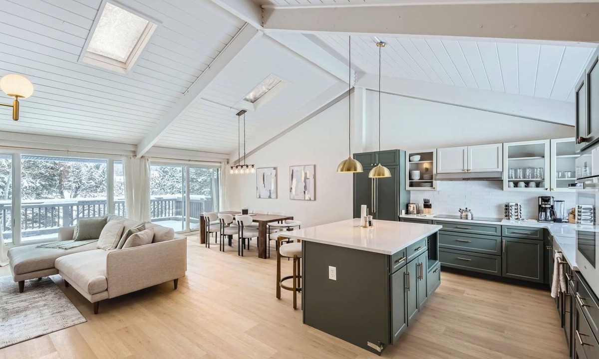 Eagle-Vail House | Townhouse with private hot tub in Eagle Vail