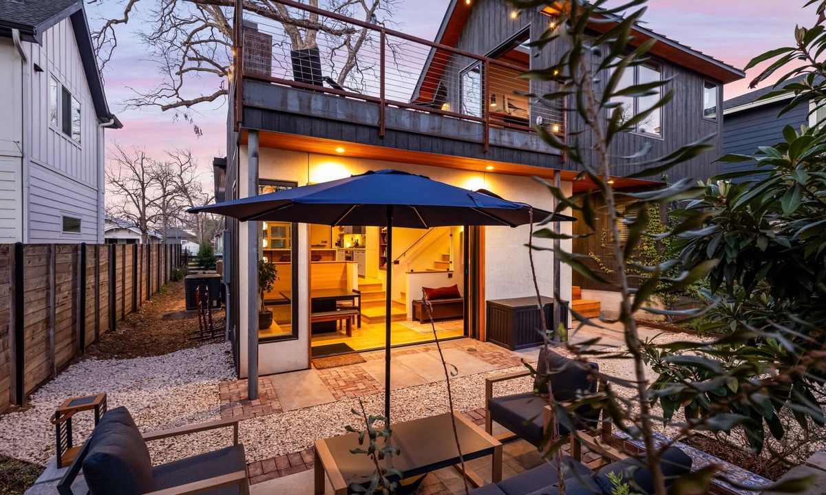 Holly House | Treehouse Social with Fire Pit near Lake & Rainey