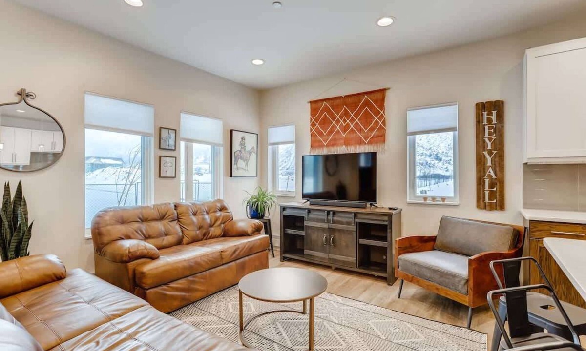 Georgetown Condo | Trekker Townhome/Mountain Charm/New Floors!