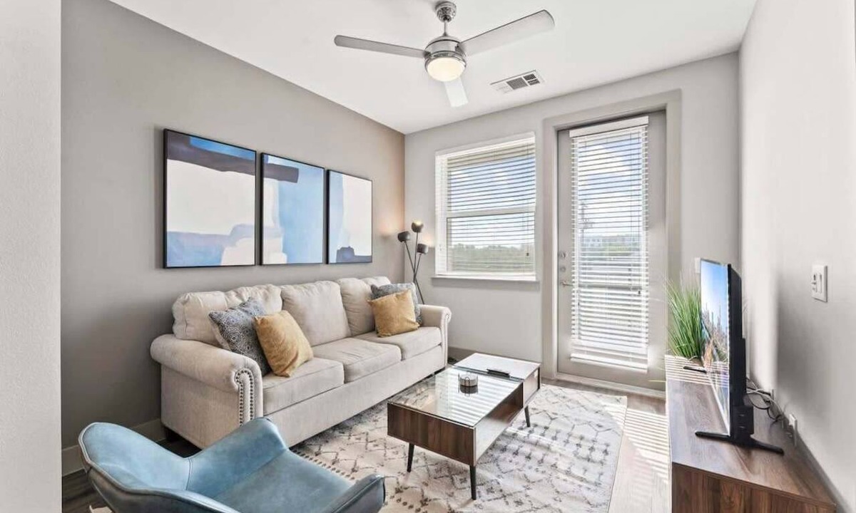 Montopolis Apartment | Trendy 1BR king suite close to DT w/fast WiFi