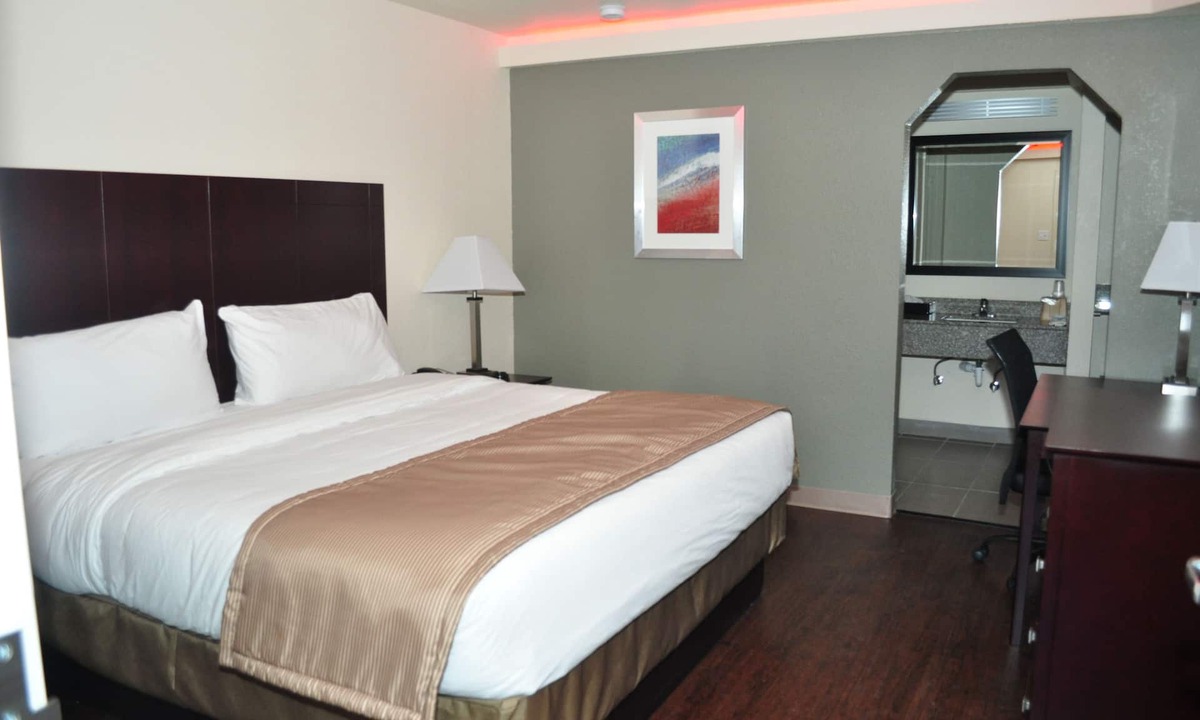 Cedar Crest Hotel | Trinity Suites Downtown Dallas