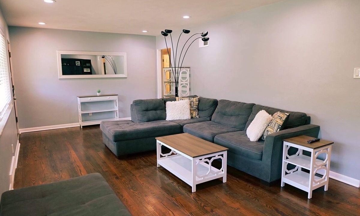 Sappington House | Two blocks front Grants Farm! Pets allowed fenced.
