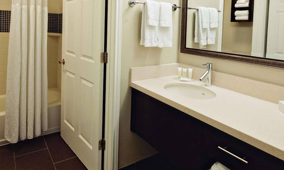 Vance Jackson Apartment | Two Comfortable 2BR Suites w/Full Kitchen | Outdoor Pool | Free Breakfast