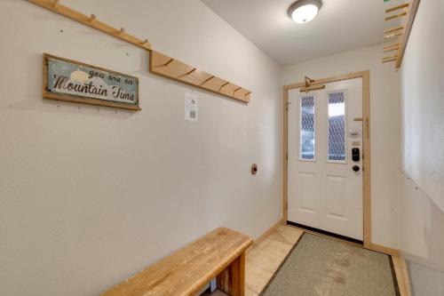 Four O'Clock Apartment | Tyra Stream 234 by Ski Country Resorts