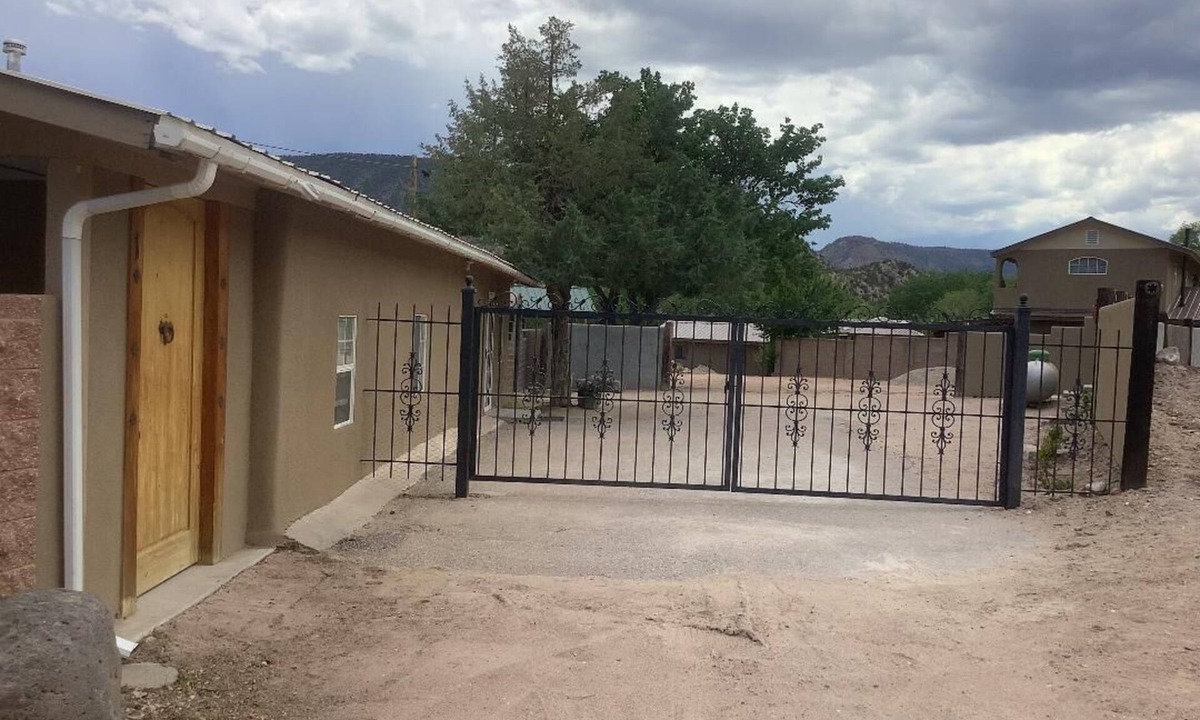 Canones House | Una Casita Tranquila-Surrounded by Stunning Mountain Views!
