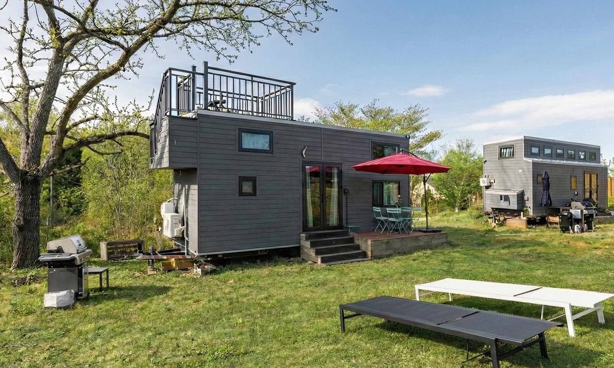 Oakley House | Unique Tinyhouse Retreat with BBQ Near Asheville