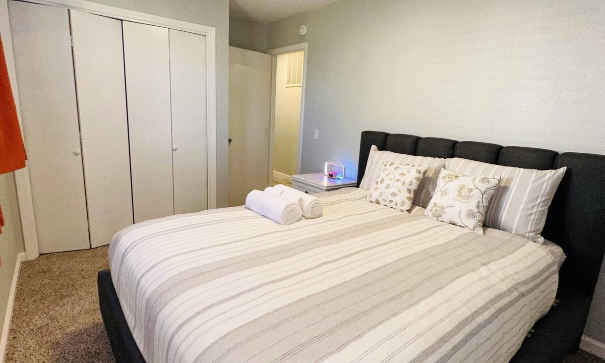 Austin House | Updated 2/2 East Central Austin.nAlso short term monthly for less.