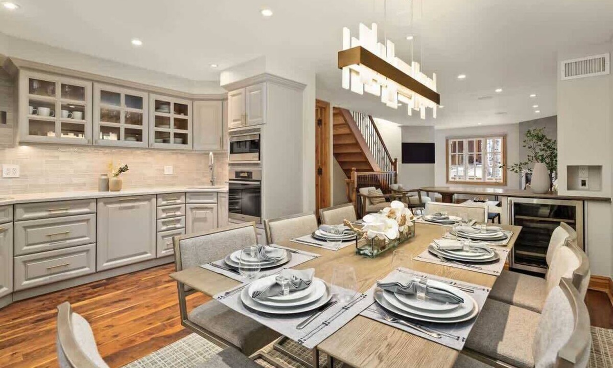 Downtown House | Updated 4 BR 4.5 BA, AC, Pool
