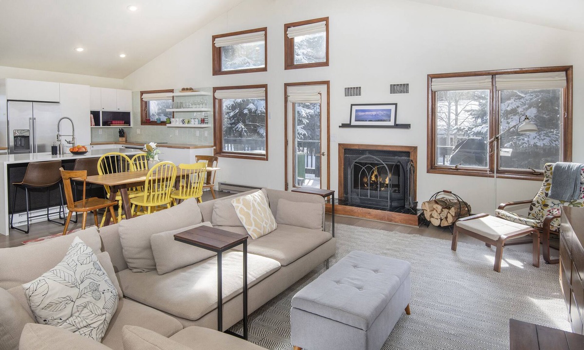 Eagle-Vail House | Updated Townhome | Hot Tub | Shuttle to Slopes