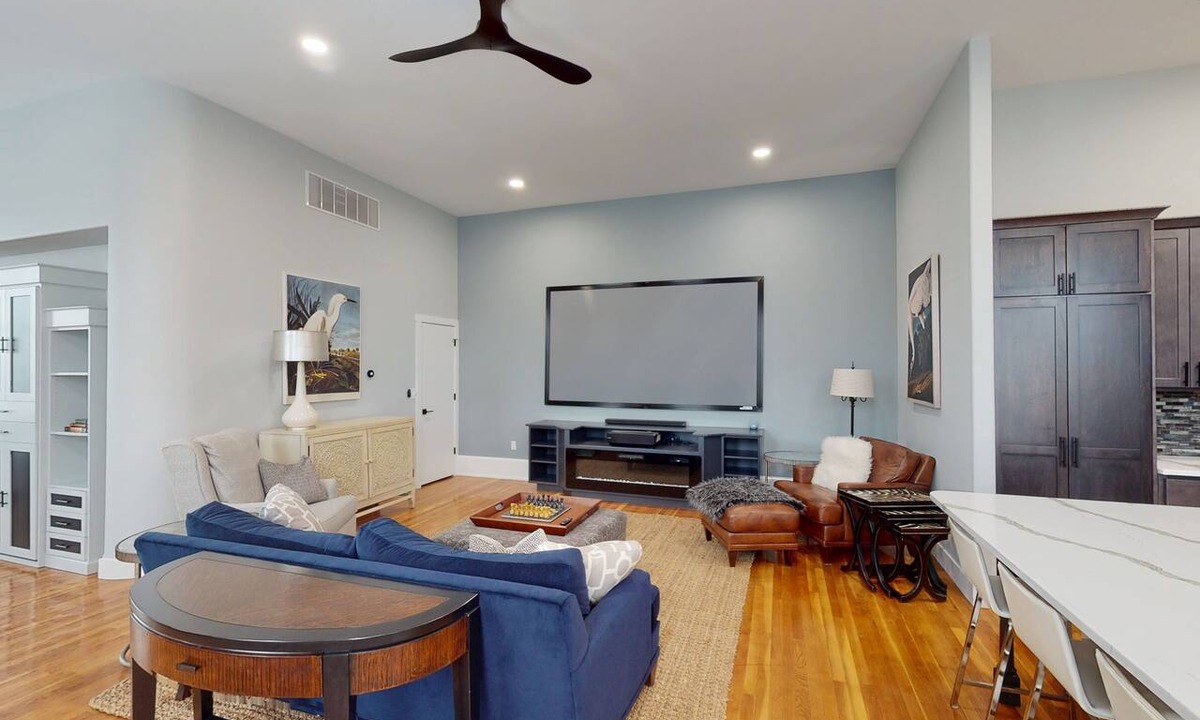 Hays House | Upscale downtown loft, will not disappoint!