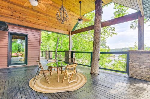 Houston House | Upscale Getaway on Smith Lake w/Boat Dock