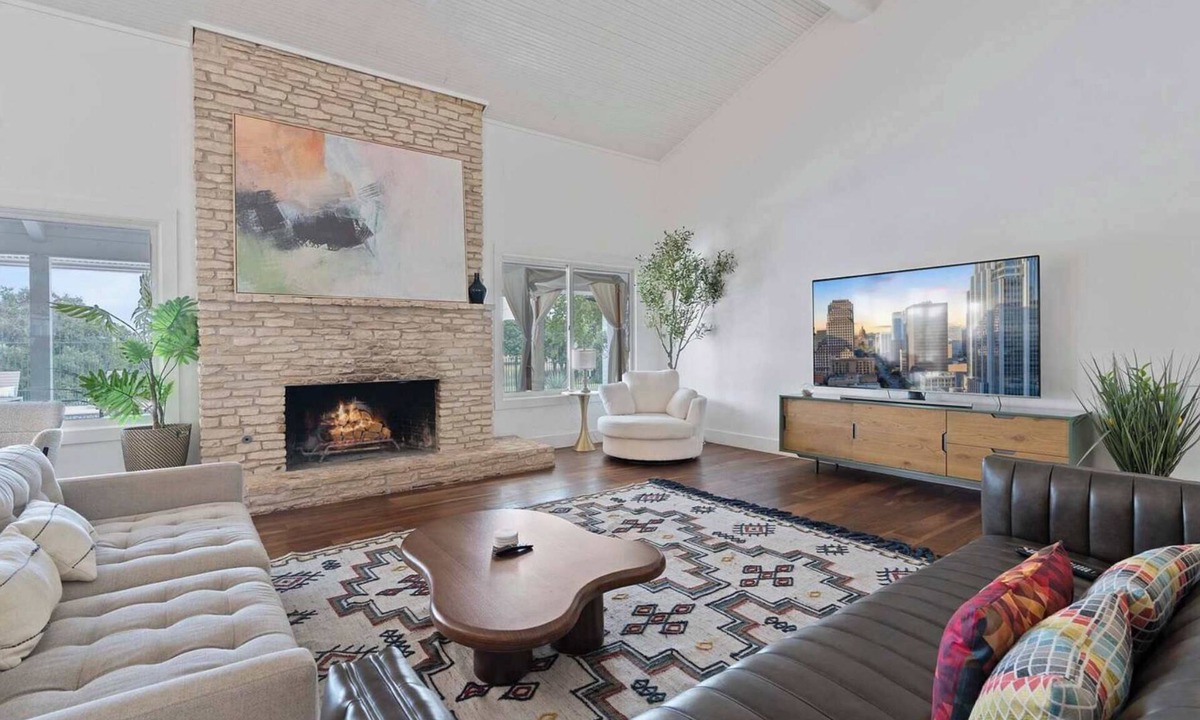 Pleasant Valley House | Upstay Modern Home Near Golf Course and Downtown