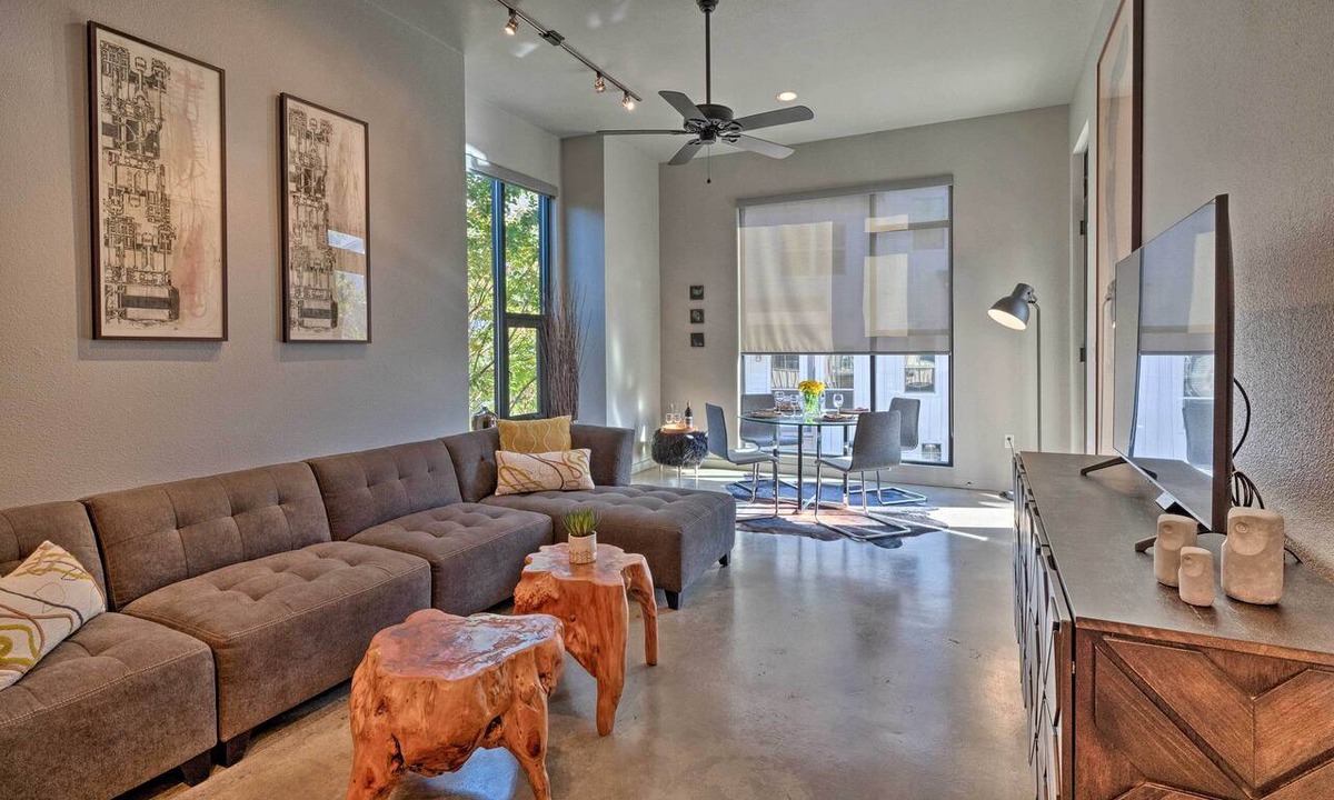 South Lamar Condo | Urban Escape in SoLA w/Private Patio!