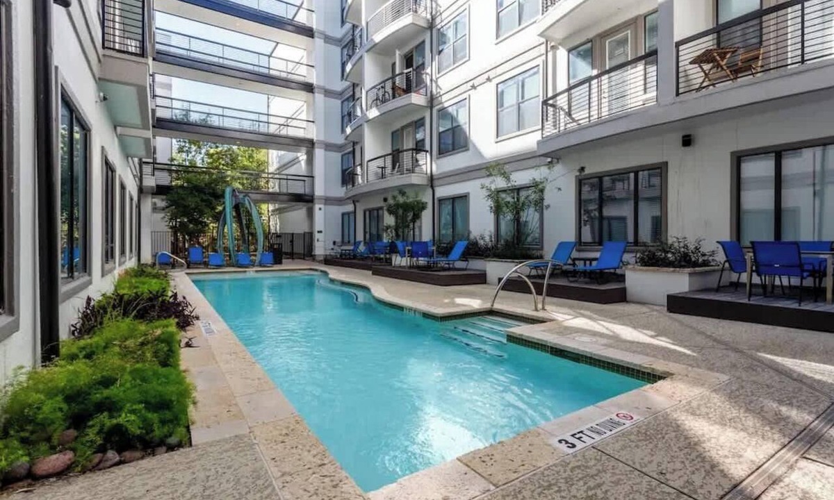 Travis Heights Apartment | Urban Paradise ~ Pool, Gym, Rooftop, Free Parking