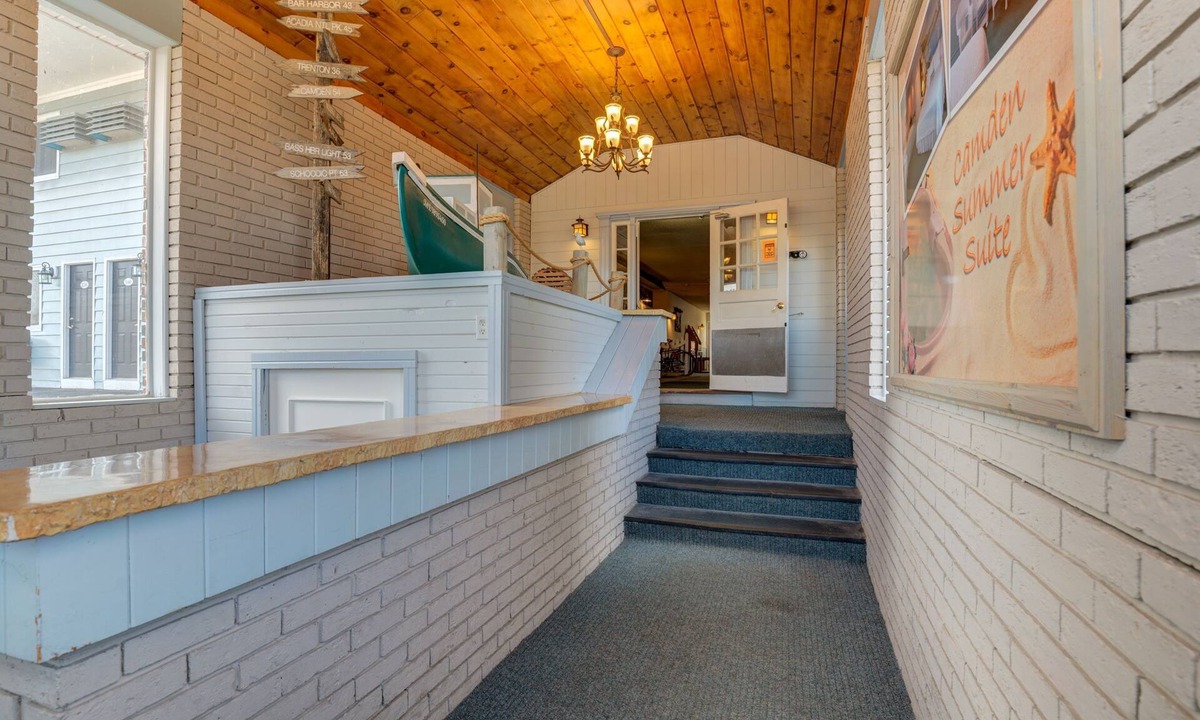 Brewer Hotel | Vacationland Inn & Suites