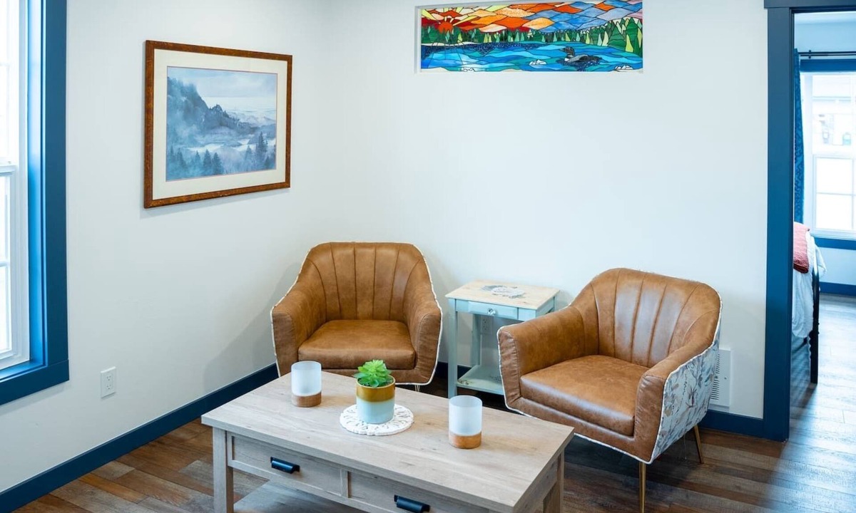 Palmer Hotel | Vasanoja Suite 102, Hyland Hotel