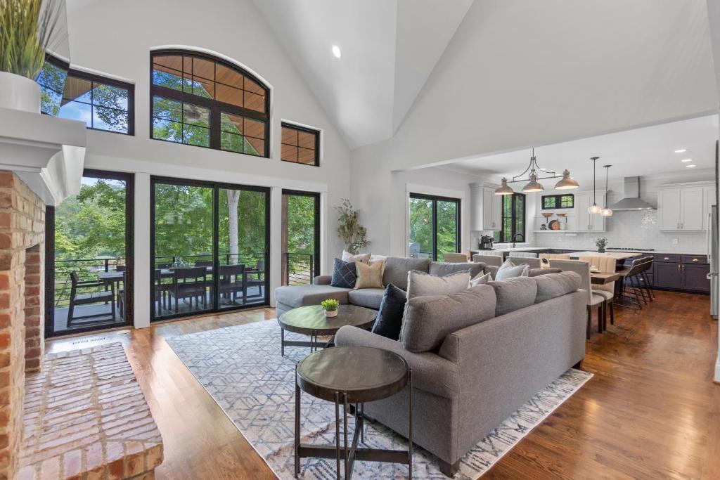 Sherrills Ford House | Vibes n Tides