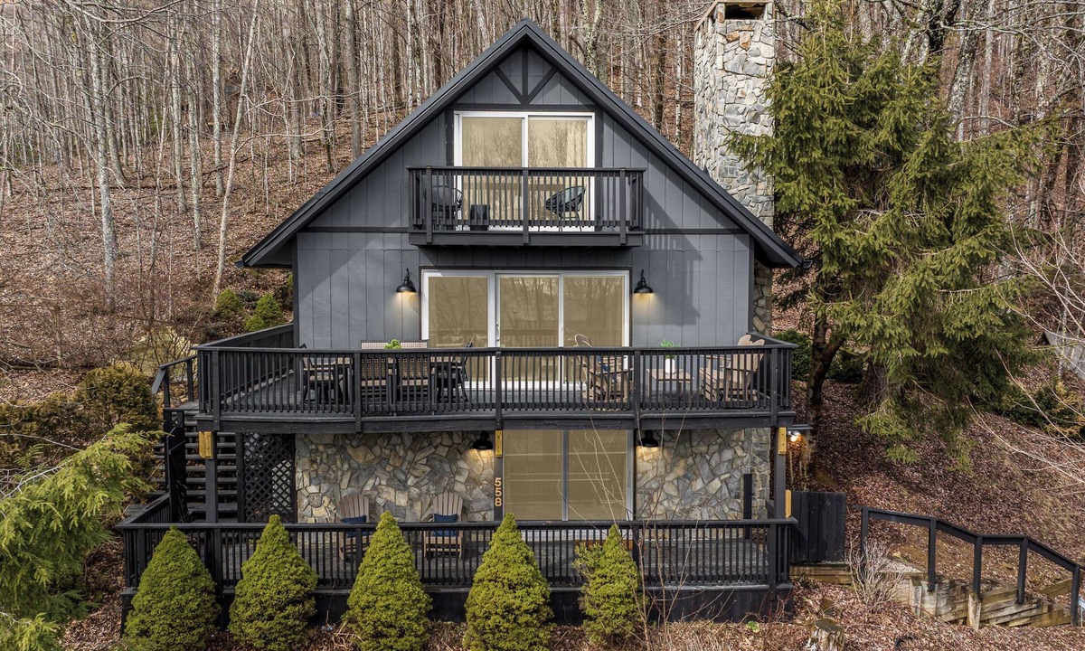 Seven Devils House | Views, Game Room, Pet-Friendly - Mountain Top Main House in Lovely Seven Devils