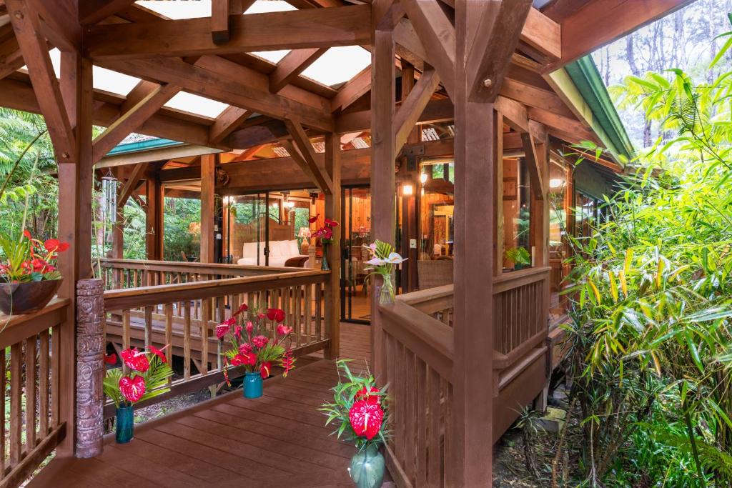 Volcano Bed & Breakfast | Volcano Village Lodge