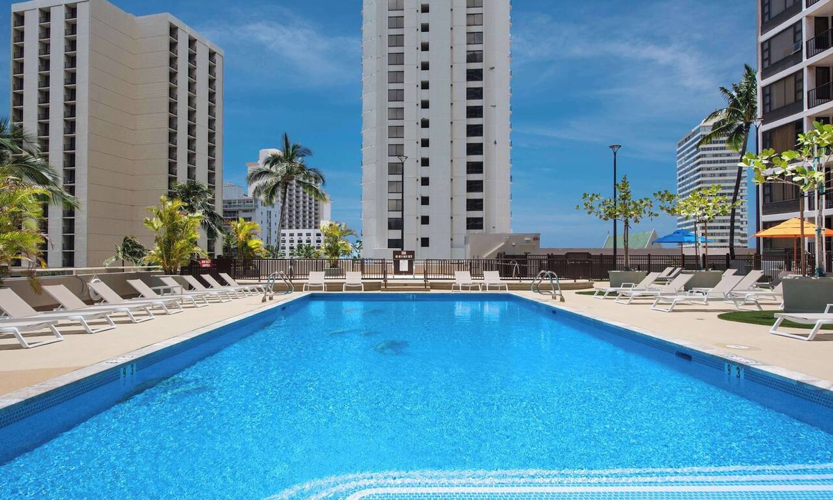 Waikiki Condo | Waikiki Banyan condo w/lanai & pool