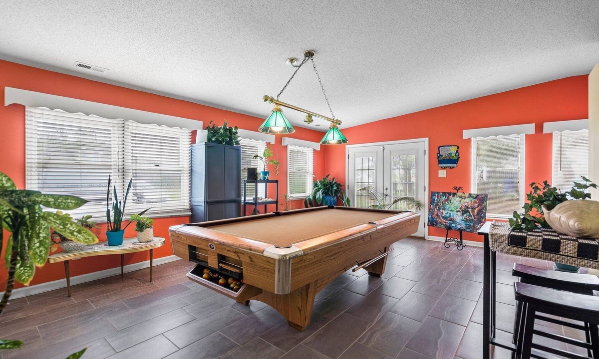 Tranquil Harbour House | Walk to Beach Hot Tub Pool Table Ideal for Long Stays