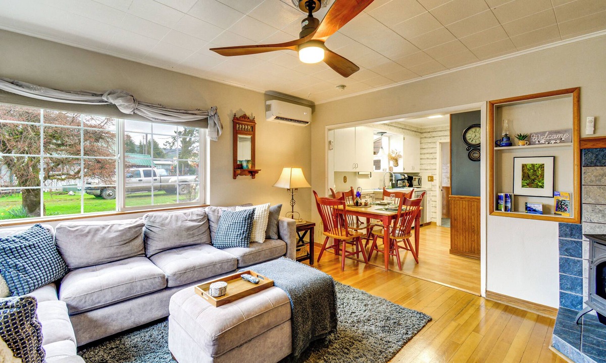Forks Cottage | Walk to Twilight Sites! Forks Home w/Hot Tub